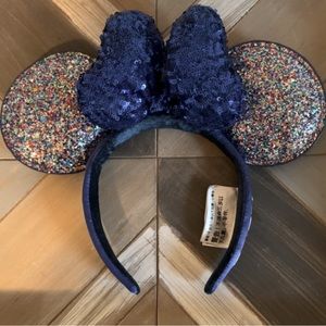 DISNEY PARKS MICKEY MINNIE MOUSE
2020 EARS SPARKLY HEADBAND